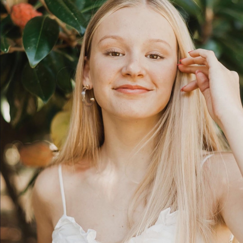 Meet your Posher, Ella